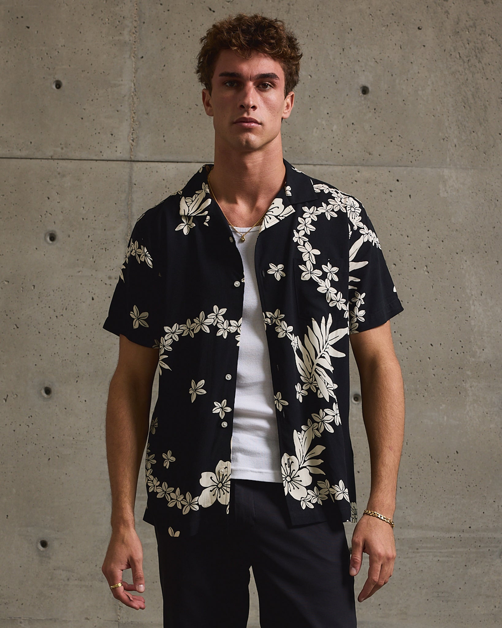 aloha dress shirts Island Crew Men's Stretch Short Sleeve Aloha Shirt: Banana Grove, Coral