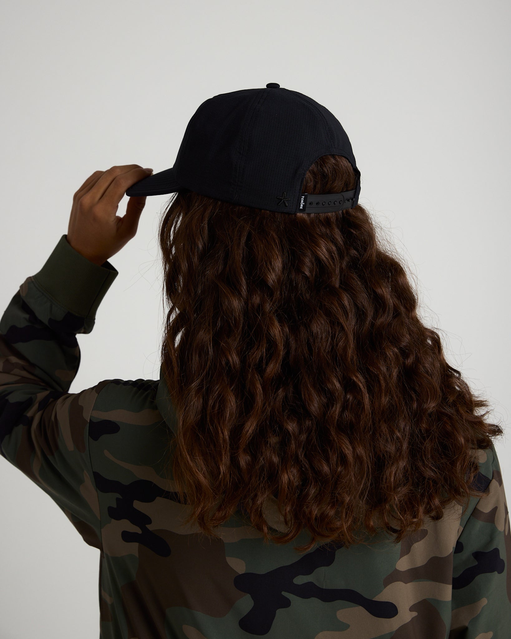 Dissolve Mesh Snapback-TENORE